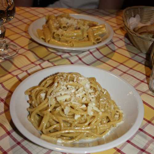 Cacio e pepe spaghetti.